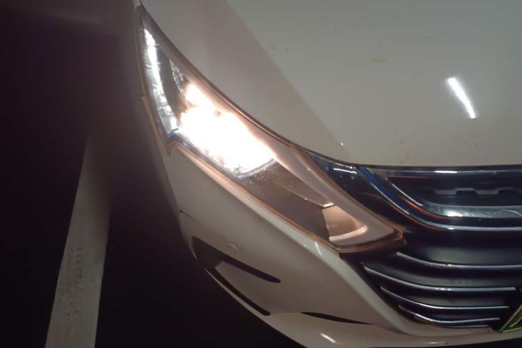 Used BYD Qin New Energy 2018 1.5T Smart Connect Elite Model Right Front Headlight