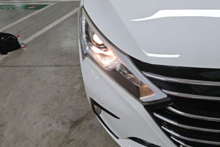 Used BYD Qin New Energy 2018 Qin EV450 Smart Connect Prestige Model Right Front Headlight