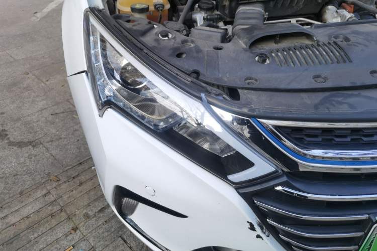 Used BYD Qin New Energy 2018 1.5T Smart Connect Premium Model Right Front Headlight