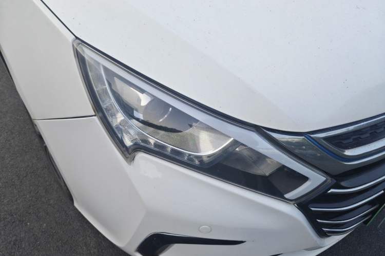 Used BYD Qin New Energy 2018 1.5T Smart Connect Elite Model Right Front Headlight
