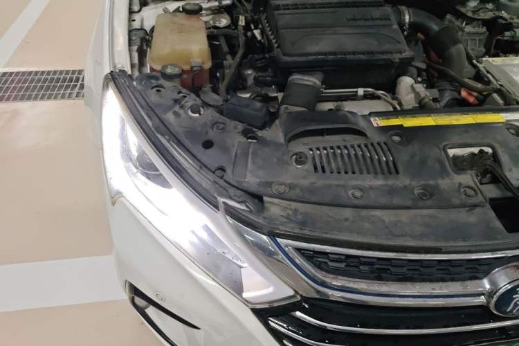 Used BYD Qin New Energy 2018 1.5T Smart Connect Premium Model Right Front Headlight