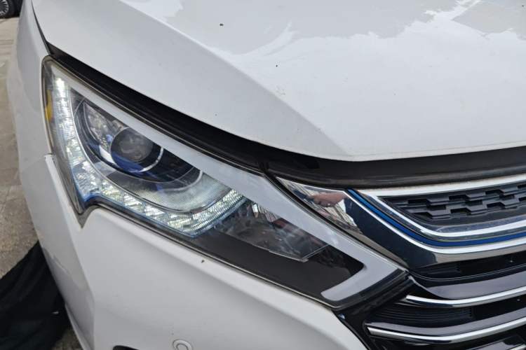 Used BYD Qin New Energy 2018 1.5T Smart Connect Premium Model Right Front Headlight