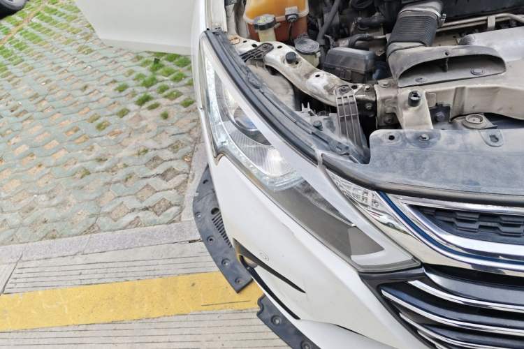 Used BYD Qin New Energy 2018 1.5T Smart Connect Premium Model Right Front Headlight