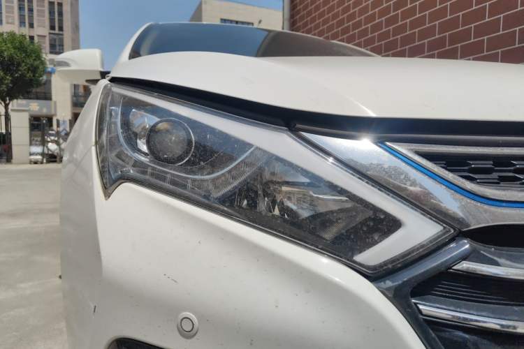 Used BYD Qin New Energy 2018 1.5T Smart Connect Elite Model Right Front Headlight