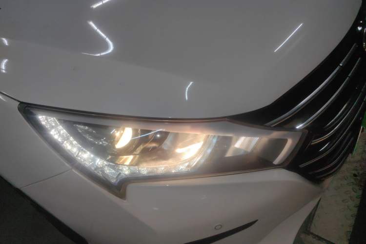 Used BYD Qin New Energy 2018 Qin EV450 Smart Connect Prestige Model Right Front Headlight