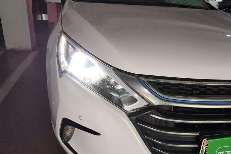 Used BYD Qin New Energy 2018 1.5T Smart Connect Premium Model Right Front Headlight