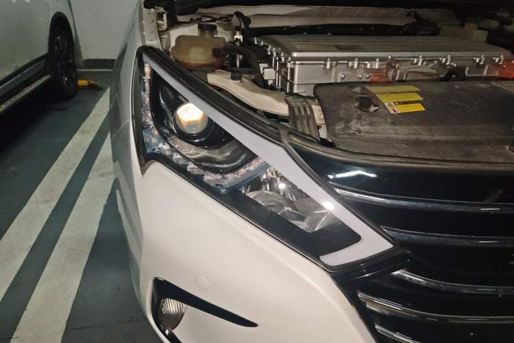 Used BYD Qin New Energy 2018 Qin EV450 Smart Connect Prestige Model Right Front Headlight
