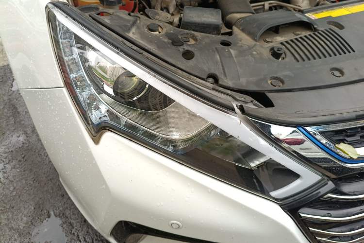 Used BYD Qin New Energy 2018 1.5T Smart Connect Premium Model Right Front Headlight