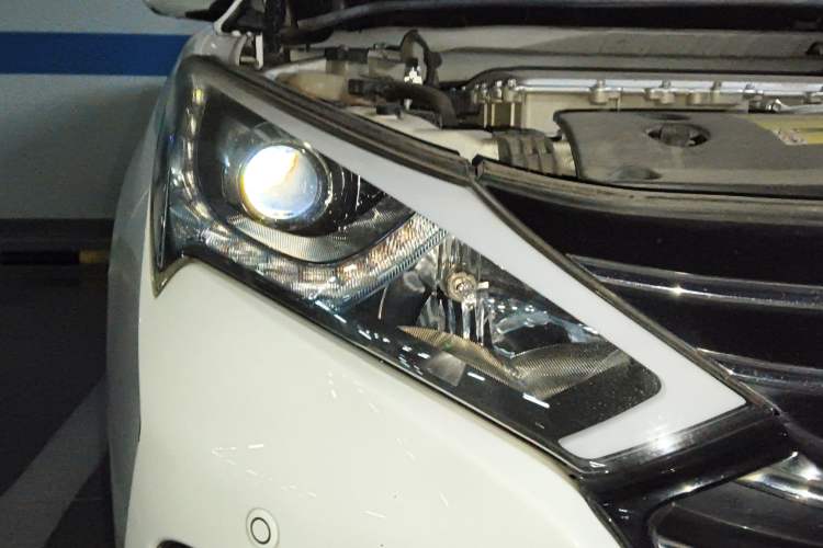 Used BYD Qin New Energy 2018 Qin EV450 Smart Connect Prestige Model Right Front Headlight