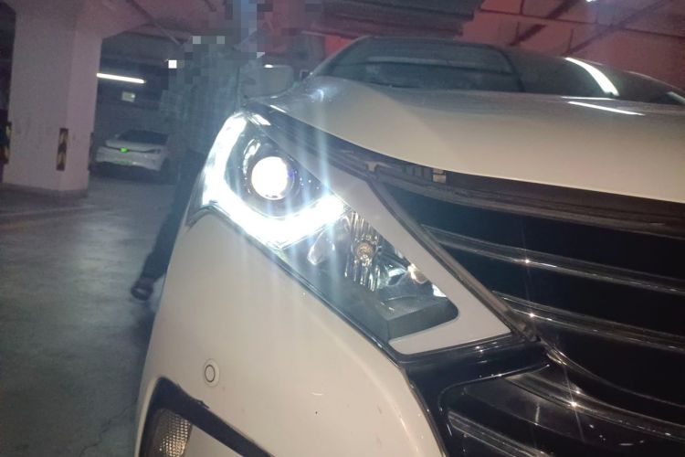 Used BYD Qin New Energy 2018 Qin EV450 Smart Connect Prestige Model Right Front Headlight
