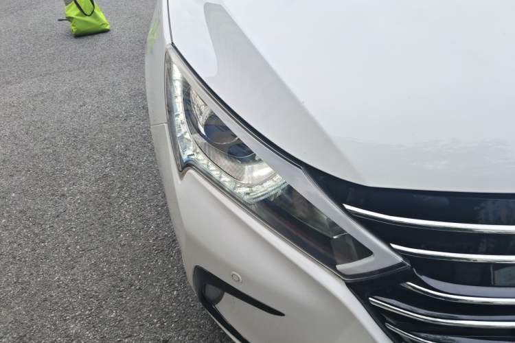 Used BYD Qin New Energy 2018 Qin EV450 Smart Connect Prestige Model Right Front Headlight