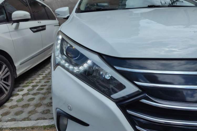 Used BYD Qin New Energy 2018 Qin EV450 Smart Connect Prestige Model Right Front Headlight