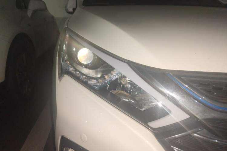Used BYD Qin New Energy 2018 1.5T Smart Connect Premium Model Right Front Headlight