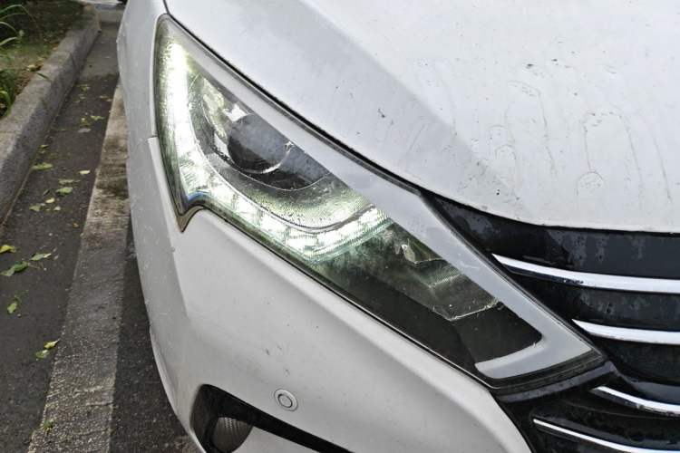 Used BYD Qin New Energy 2018 Qin EV450 Smart Connect Prestige Model Right Front Headlight
