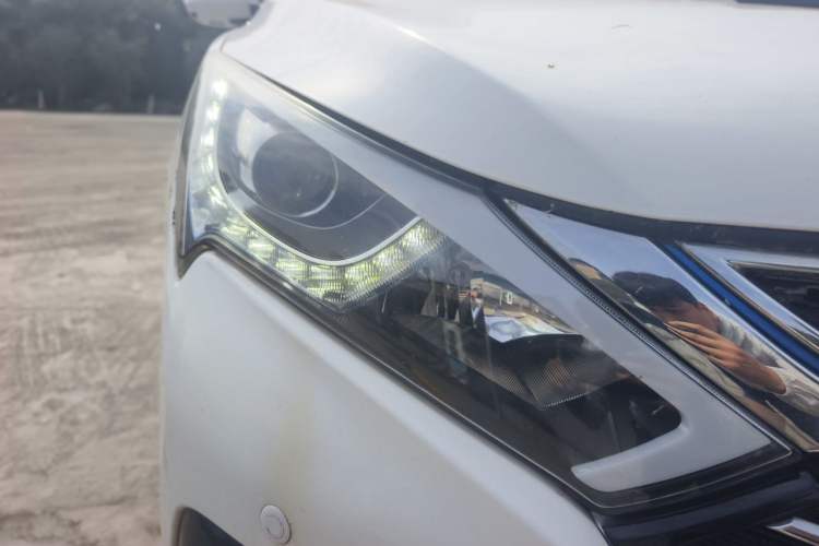 Used BYD Qin New Energy 2018 1.5T Smart Connect Premium Model Right Front Headlight