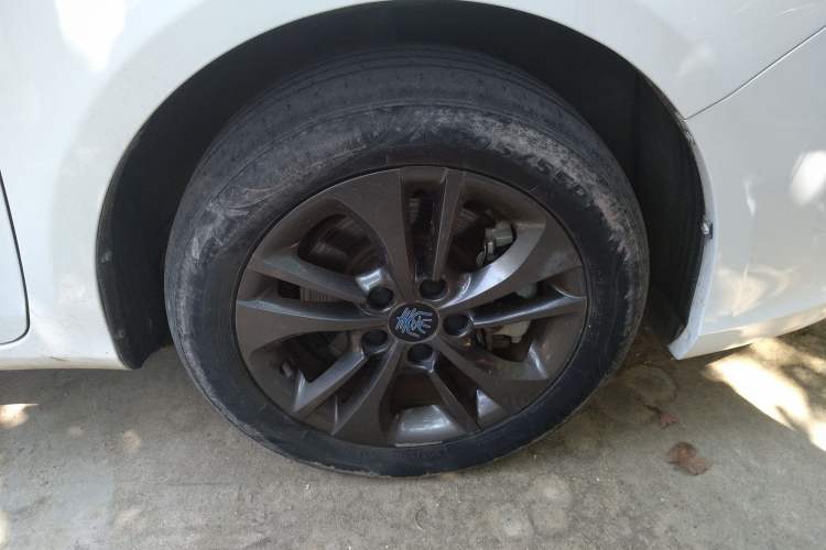 Used BYD Qin New Energy 2018 1.5T Smart Connect Premium Model Right Front Wheel Hub