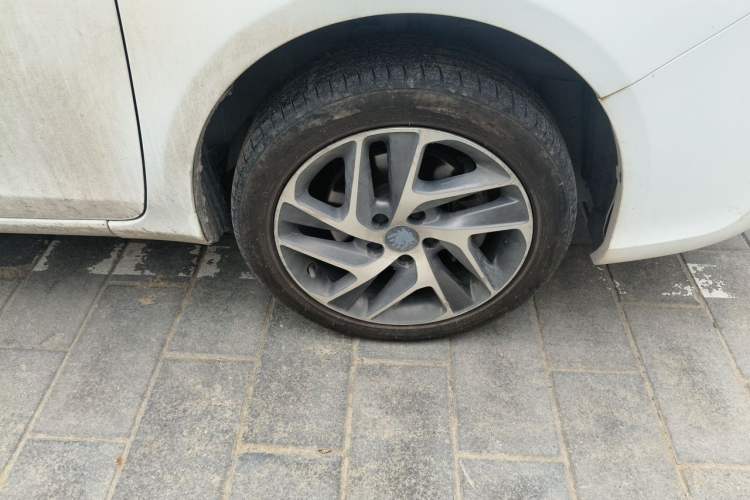 Used BYD Qin New Energy 2018 Qin EV450 Smart Connect Prestige Model Right Front Wheel Hub