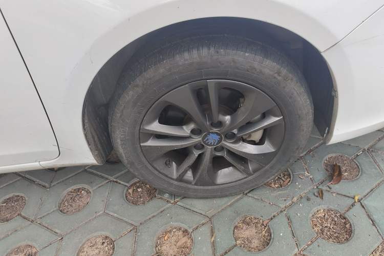 Used BYD Qin New Energy 2018 1.5T Smart Connect Premium Model Right Front Wheel Hub