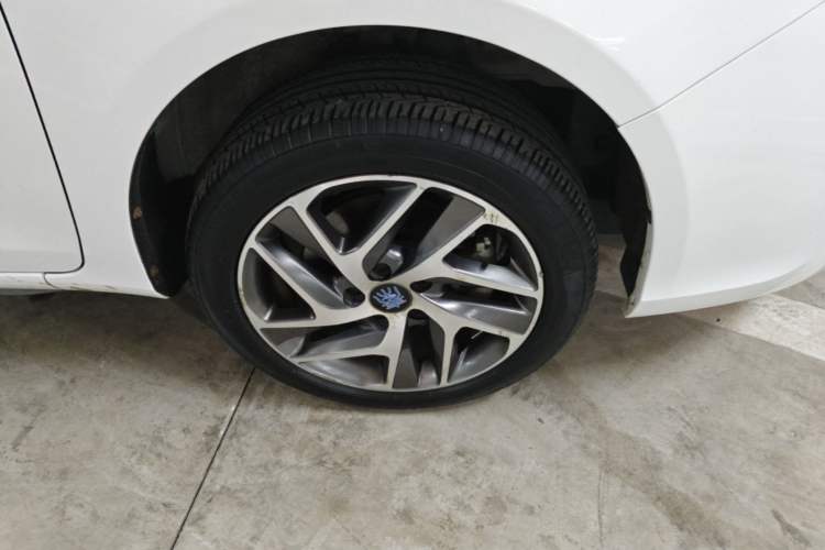 Used BYD Qin New Energy 2018 Qin EV450 Smart Connect Prestige Model Right Front Wheel Hub