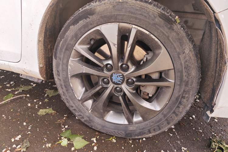 Used BYD Qin New Energy 2018 1.5T Smart Connect Premium Model Right Front Wheel Hub