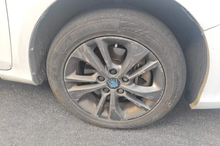 Used BYD Qin New Energy 2018 1.5T Smart Connect Elite Model Right Front Wheel Hub