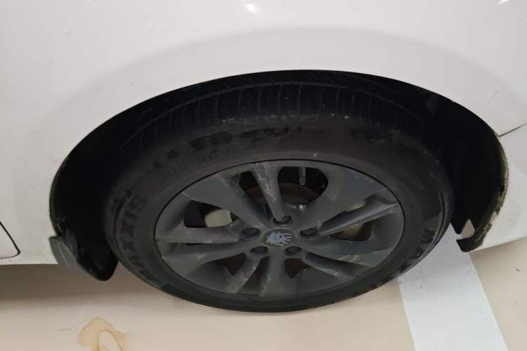 Used BYD Qin New Energy 2018 1.5T Smart Connect Premium Model Right Front Wheel Hub