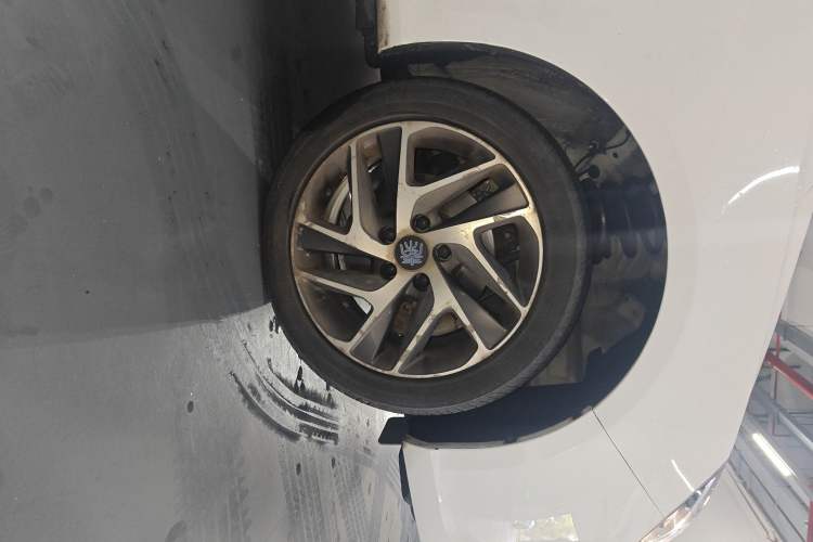 Used BYD Qin New Energy 2018 Qin EV450 Smart Connect Prestige Model Right Front Wheel Hub