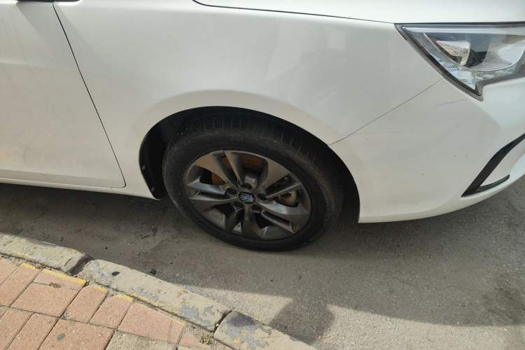 Used BYD Qin New Energy 2018 1.5T Smart Connect Premium Model Right Front Wheel Hub