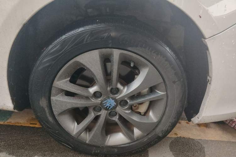 Used BYD Qin New Energy 2018 1.5T Smart Connect Elite Model Right Front Wheel Hub