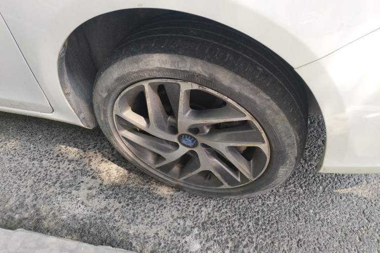 Used BYD Qin New Energy 2018 Qin EV450 Smart Connect Prestige Model Right Front Wheel Hub