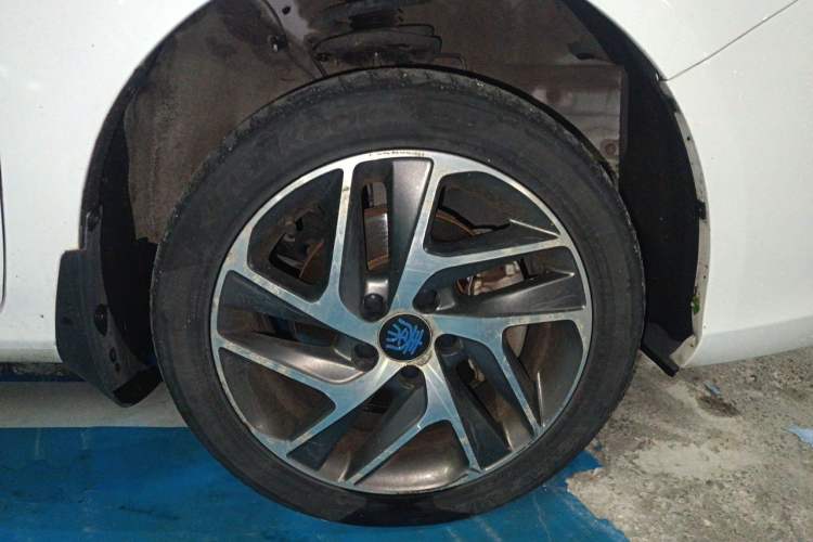 Used BYD Qin New Energy 2018 Qin EV450 Smart Connect Prestige Model Right Front Wheel Hub