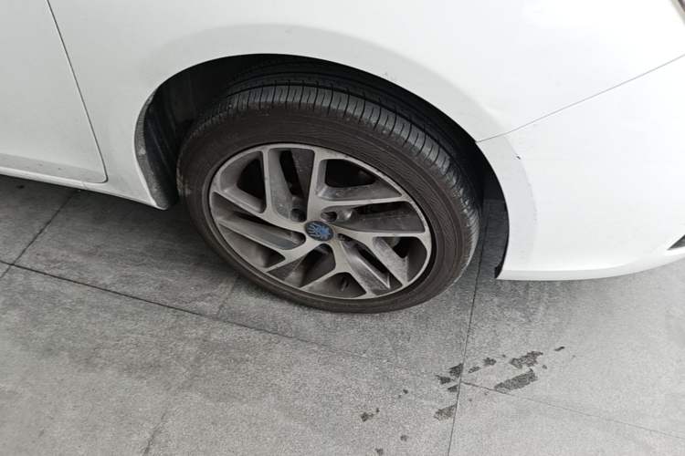 Used BYD Qin New Energy 2018 Qin EV450 Smart Connect Prestige Model Right Front Wheel Hub