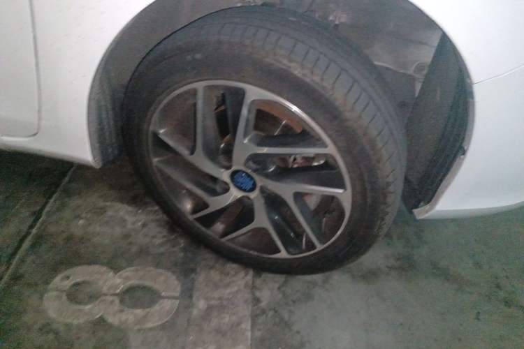 Used BYD Qin New Energy 2018 Qin EV450 Smart Connect Prestige Model Right Front Wheel Hub