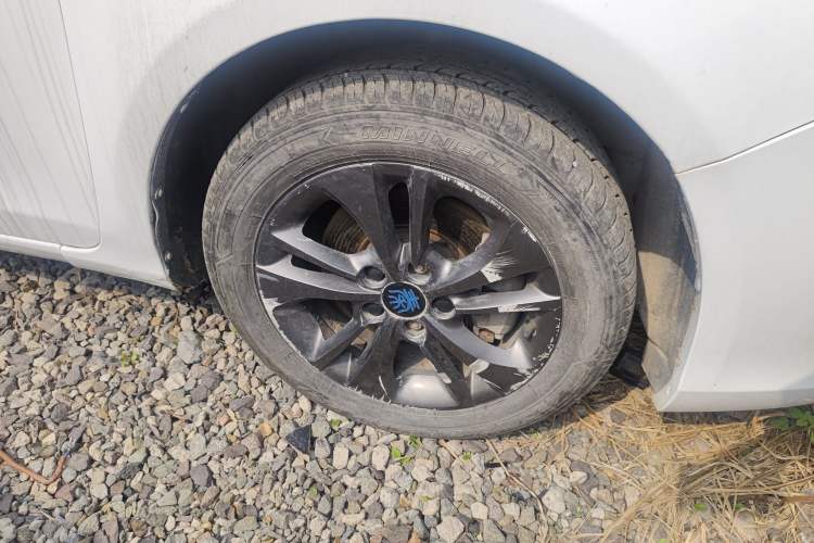 Used BYD Qin New Energy 2018 1.5T Smart Connect Elite Model Right Front Wheel Hub