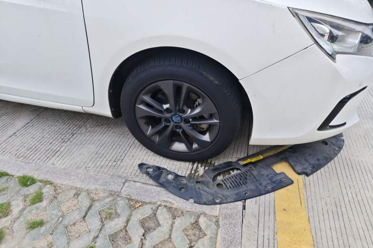 Used BYD Qin New Energy 2018 1.5T Smart Connect Premium Model Right Front Wheel Hub