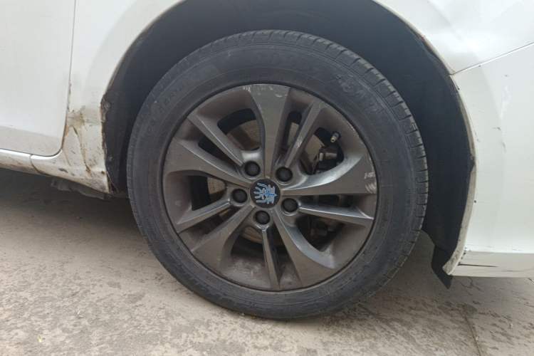 Used BYD Qin New Energy 2018 1.5T Smart Connect Premium Model Right Front Wheel Hub