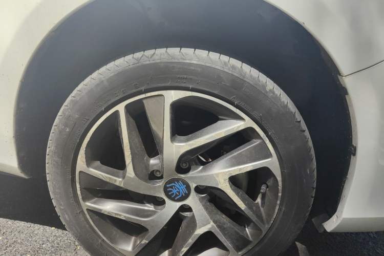 Used BYD Qin New Energy 2018 Qin EV450 Smart Connect Prestige Model Right Front Wheel Hub