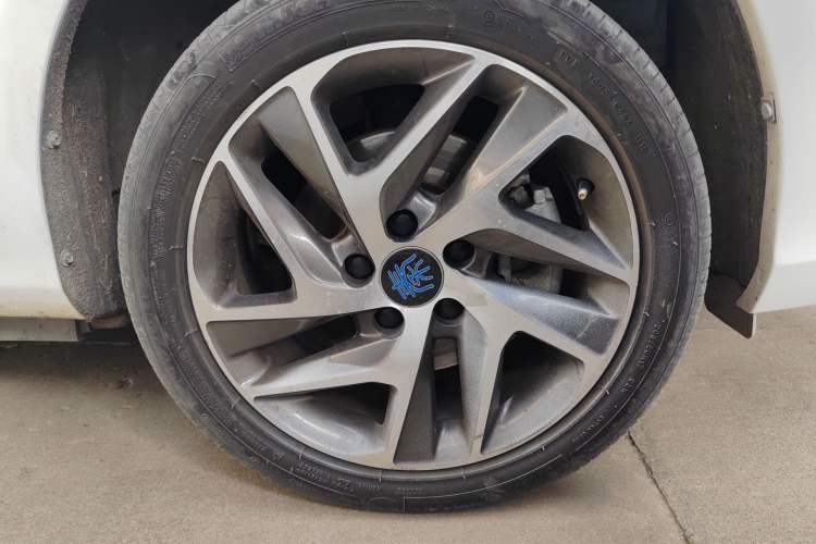 Used BYD Qin New Energy 2018 Qin EV450 Smart Connect Prestige Model Right Front Wheel Hub