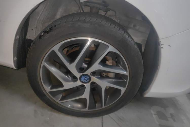 Used BYD Qin New Energy 2018 Qin EV450 Smart Connect Prestige Model Right Front Wheel Hub