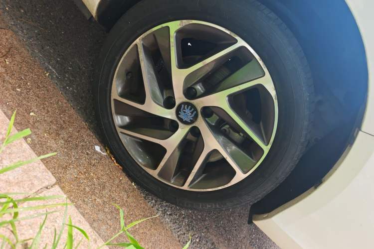 Used BYD Qin New Energy 2018 Qin EV450 Smart Connect Prestige Model Right Front Wheel Hub
