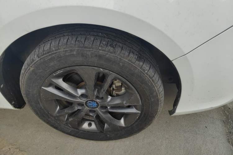 Used BYD Qin New Energy 2018 1.5T Smart Connect Premium Model Right Front Wheel Hub