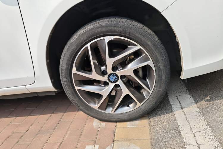 Used BYD Qin New Energy 2018 Qin EV450 Smart Connect Fashion Model Right Front Wheel Hub