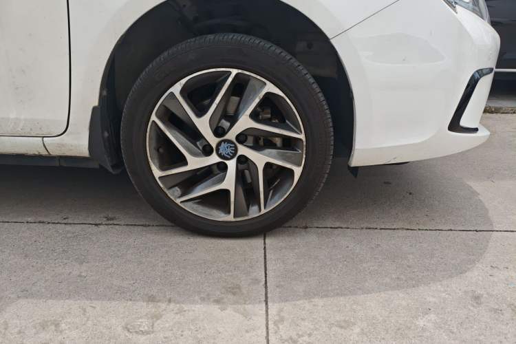 Used BYD Qin New Energy 2018 Qin EV450 Smart Connect Prestige Model Right Front Wheel Hub
