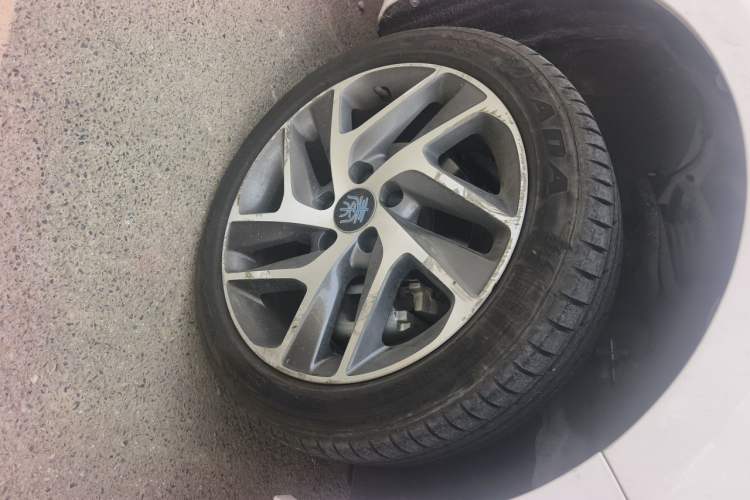 Used BYD Qin New Energy 2018 Qin EV450 Smart Connect Prestige Model Right Front Wheel Hub