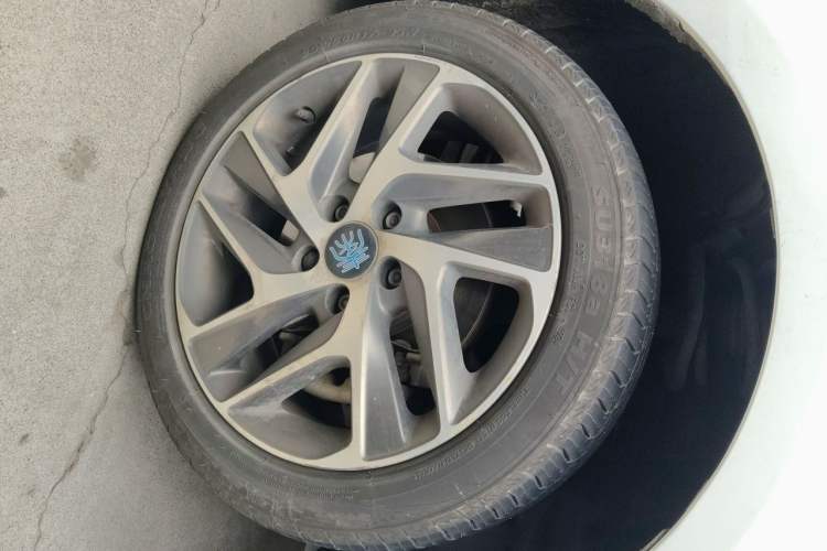 Used BYD Qin New Energy 2018 Qin EV450 Smart Connect Prestige Model Right Front Wheel Hub