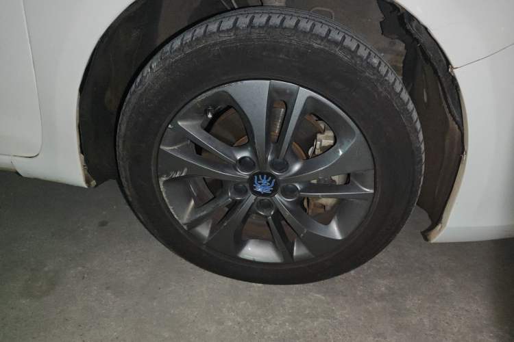 Used BYD Qin New Energy 2018 1.5T Smart Connect Elite Model Right Front Wheel Hub