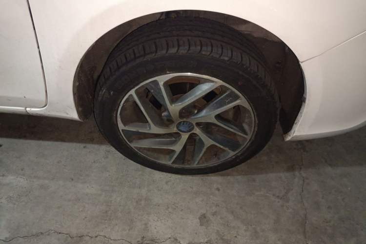 Used BYD Qin New Energy 2018 Qin EV450 Smart Connect Prestige Model Right Front Wheel Hub
