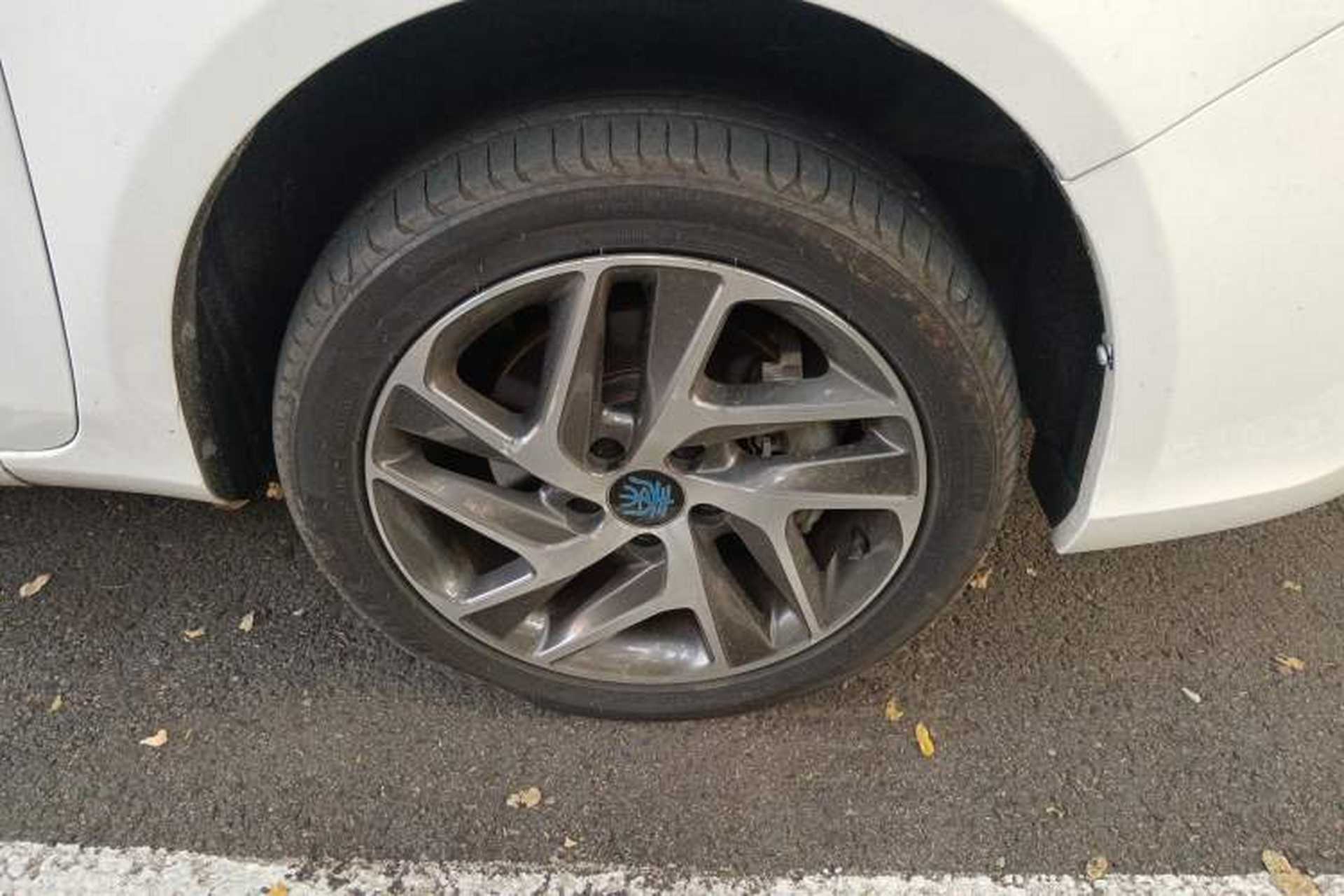 Used BYD Qin New Energy 2018 Qin EV450 Smart Connect Prestige Model Right Front Wheel Hub