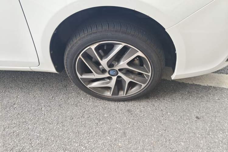 Used BYD Qin New Energy 2018 Qin EV450 Smart Connect Prestige Model Right Front Wheel Hub