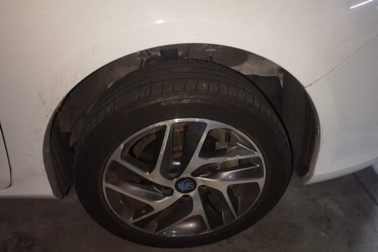 Used BYD Qin New Energy 2018 Qin EV450 Smart Connect Prestige Model Right Front Wheel Hub